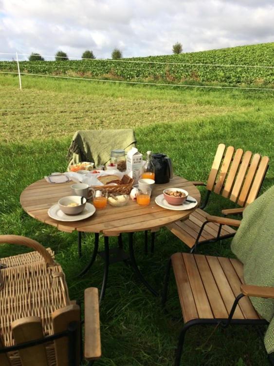 Glamping Och Gardslagenhet Mellan Himmel Och Hav Apartment Skivarp ภายนอก รูปภาพ